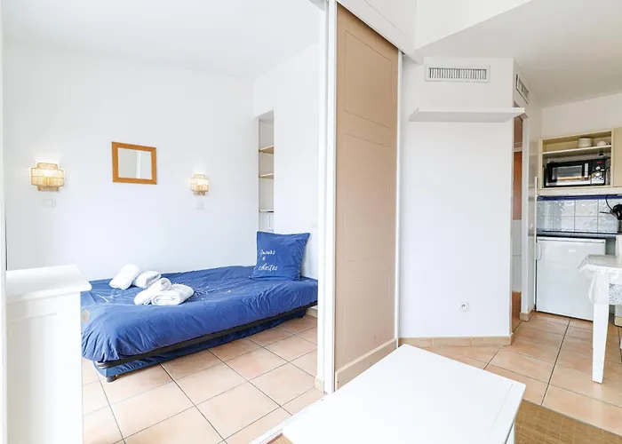 902 - Floor With Ac דירה מנטון